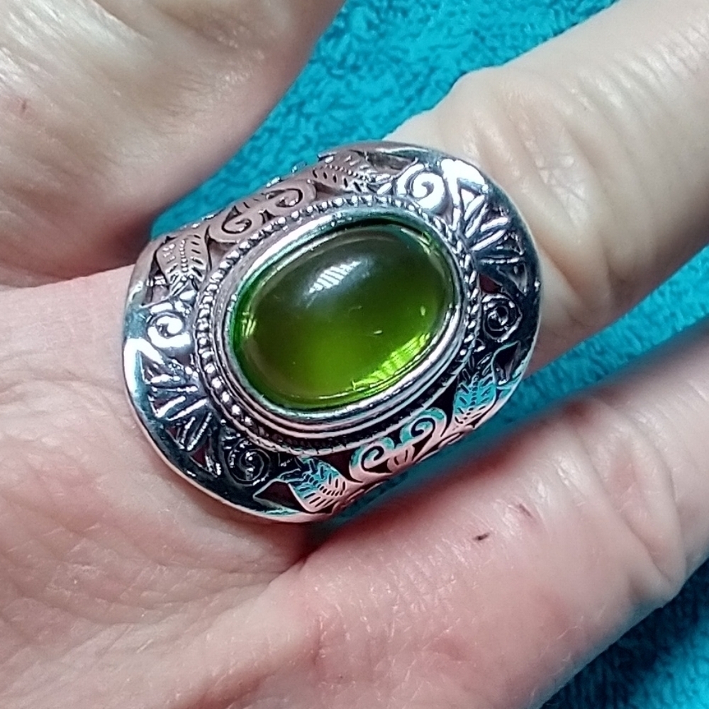 Silvertone decorative intricate green stone ring  large